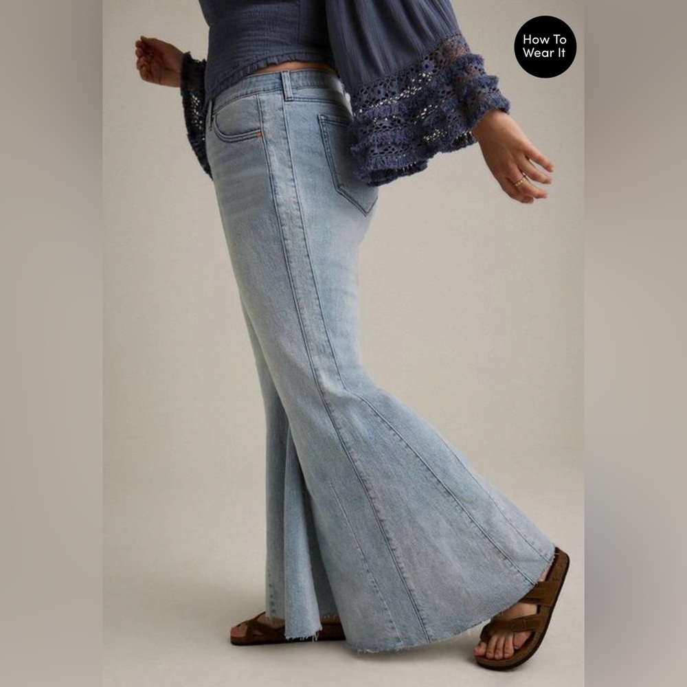 🔥Host Pick🔥Torrid Festi Super Flare jeans